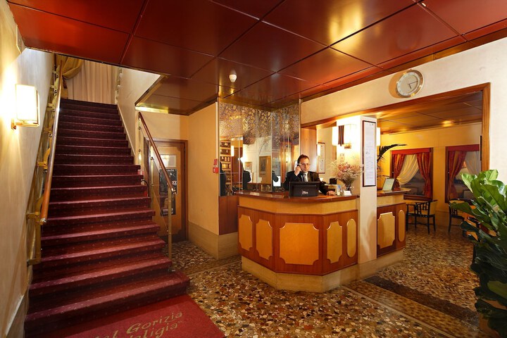 Entrance & Lobby
