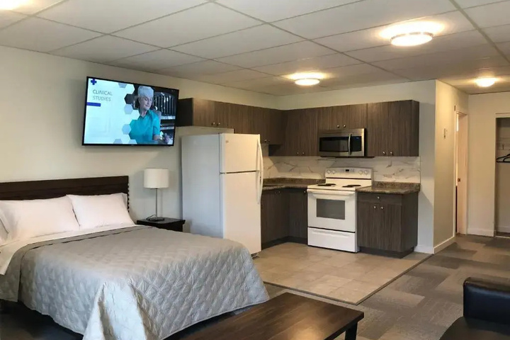 Room 6 of 12