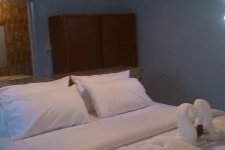 Room 16 of 50