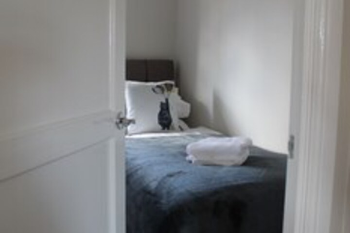 Room 17 of 34