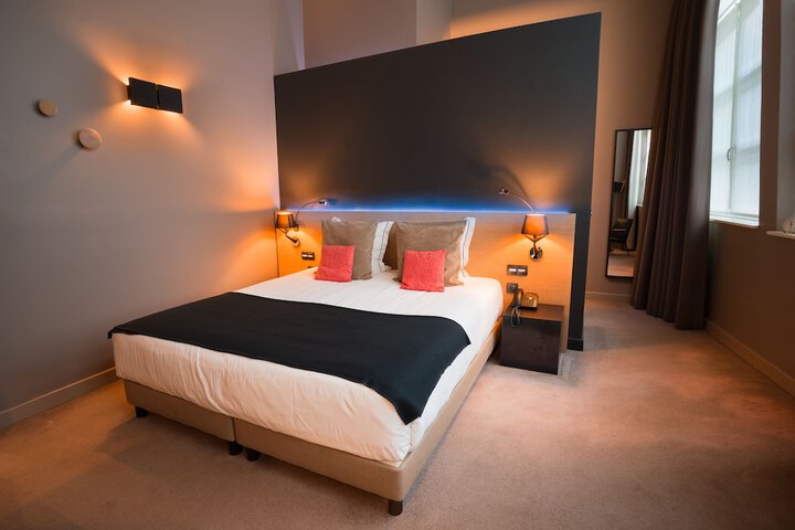 Room 12 of 52