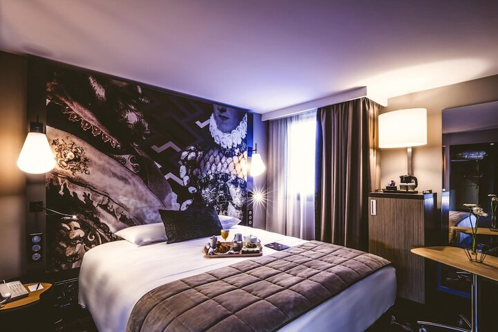 Room 10 of 36