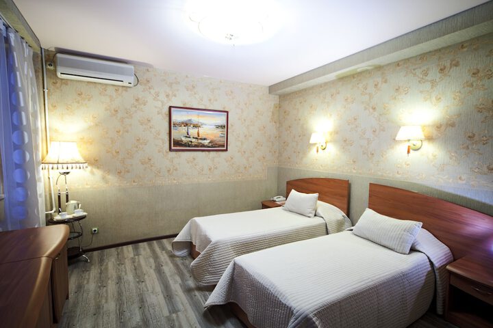 Room 4 of 85