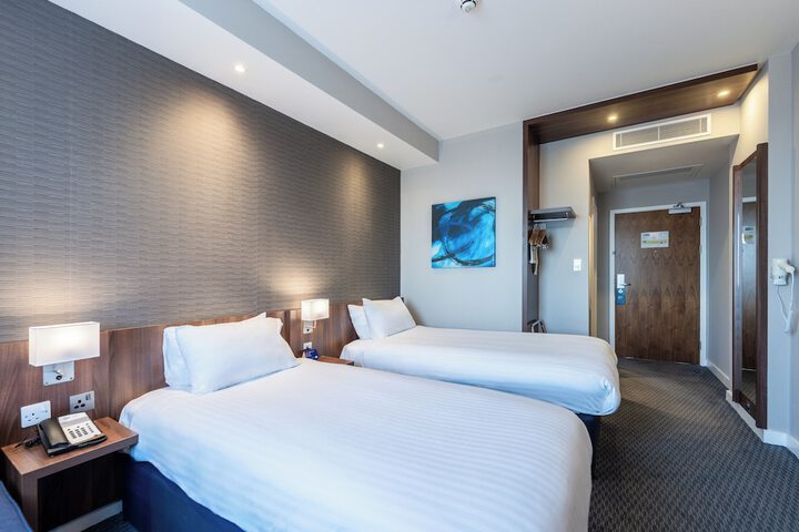 Room 27 of 149