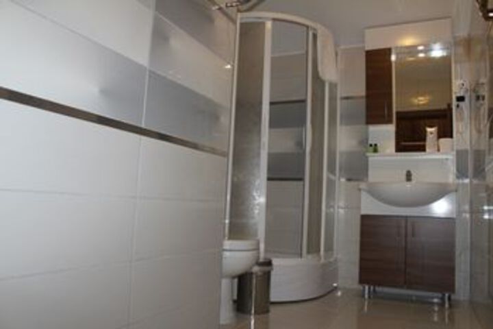 Room 2 of 35