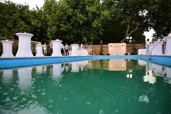 Pool Hotel
