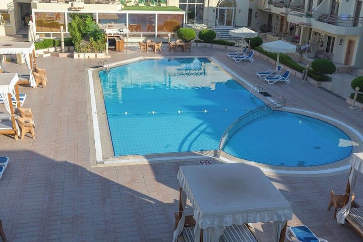 Hotel with Pool