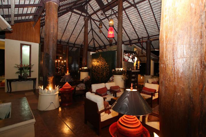 Entrance & Lobby