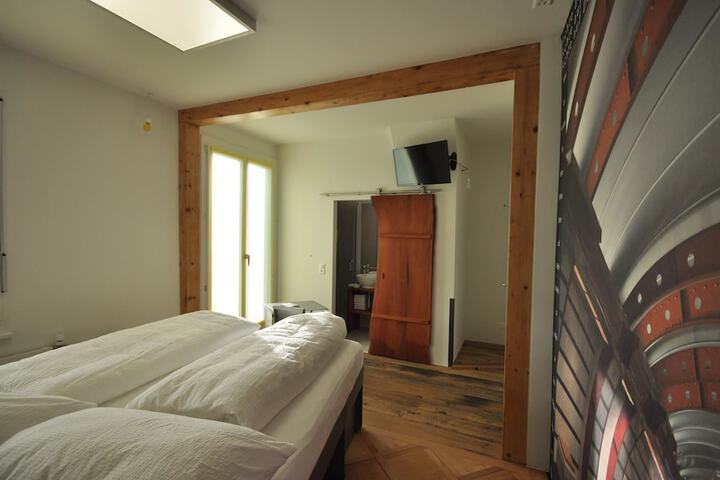 Room 16 of 111