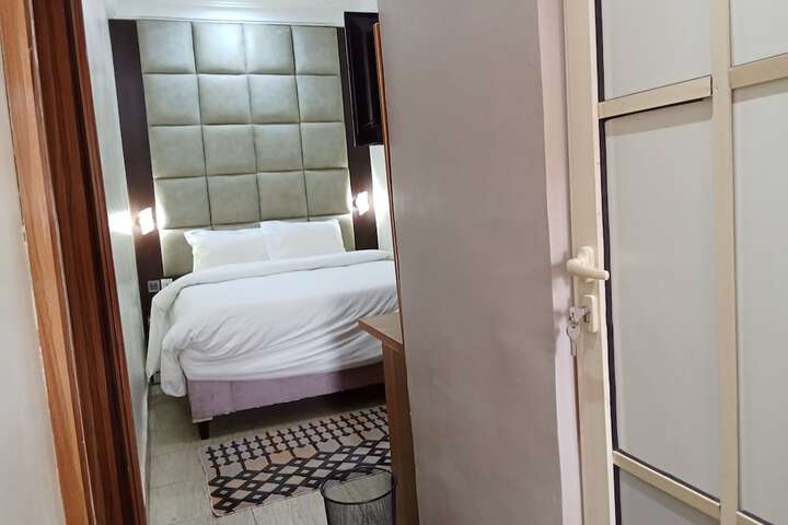 Room 10 of 43