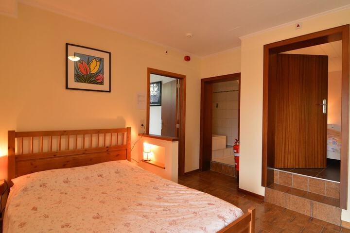 Room 6 of 40