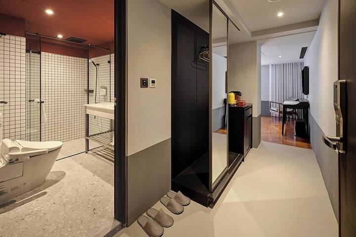 Room 6 of 38