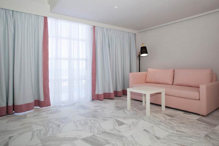 Room 8 of 28