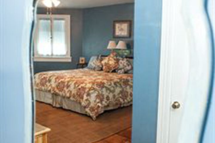 Room 7 of 18