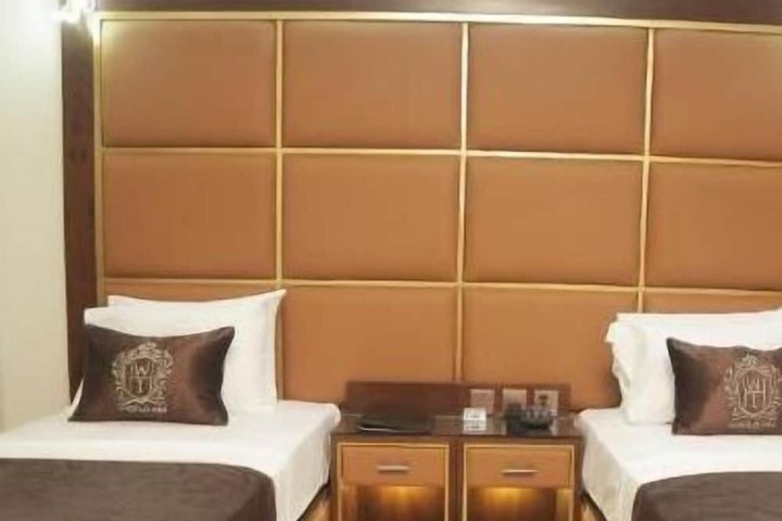 Room 14 of 20