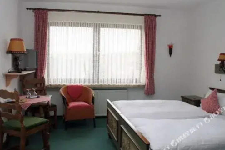 Room 2 of 3
