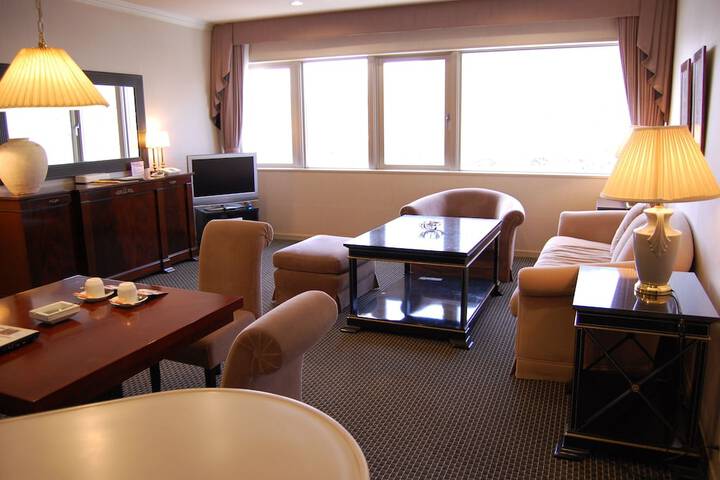 Room 28 of 240