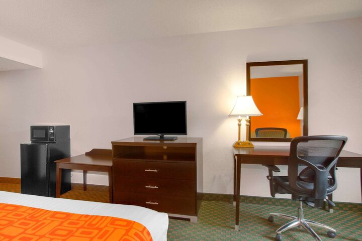 1 King Bed Mobility Accessible (4 of 15)