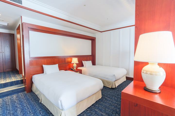 Room 34 of 175