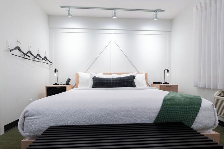 Room 18 of 59