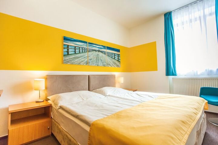 Room 9 of 66