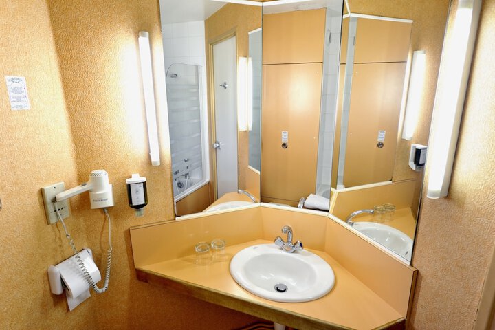 Room 14 of 61