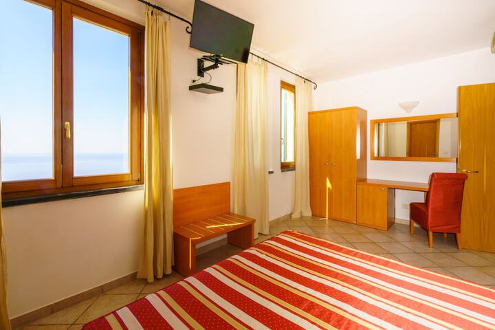 Room 3 of 25