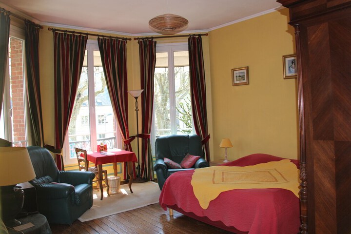 Room 7 of 18