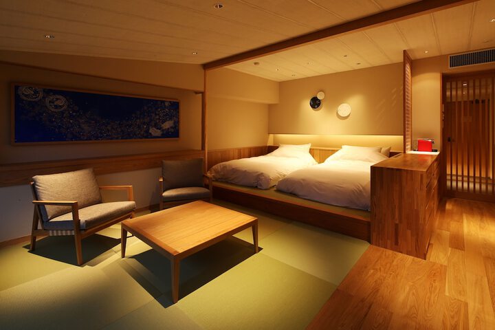 Room 7 of 77