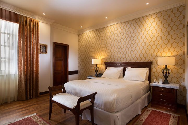 Room 4 of 132