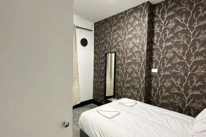 Room 14 of 27