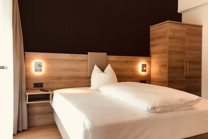 Room 6 of 54