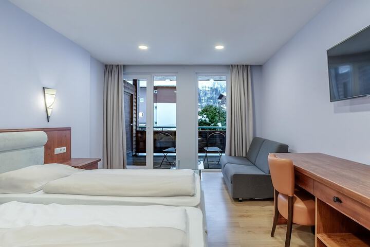 Room 44 of 184