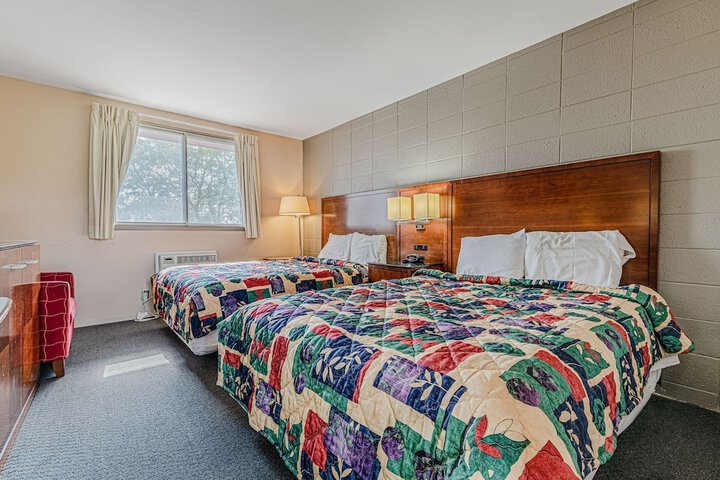 2 Double Beds (1 of 4)