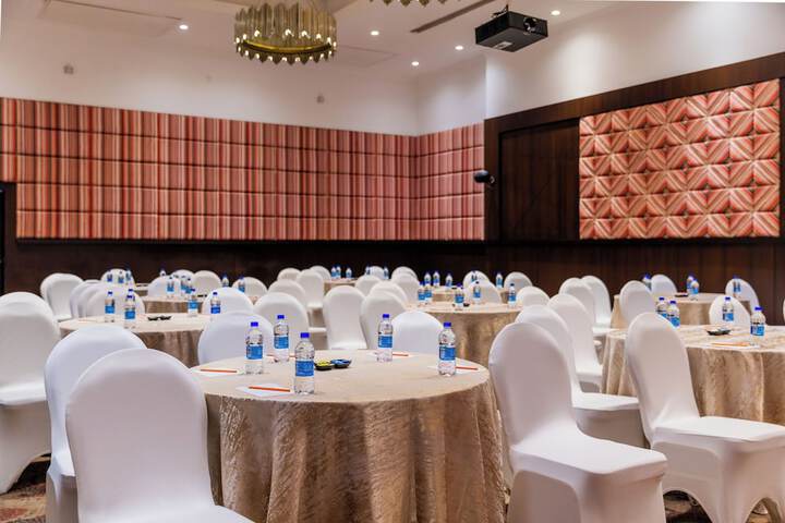 Ballroom/Hall 33 of 37