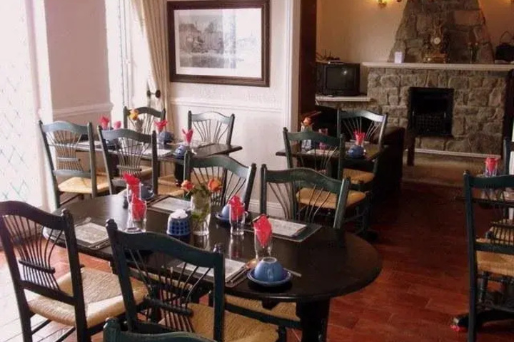 Dining 16 of 16