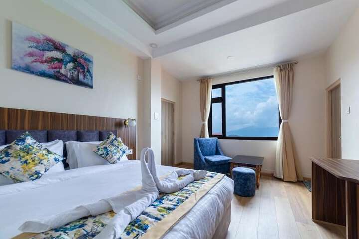 Room 12 of 21