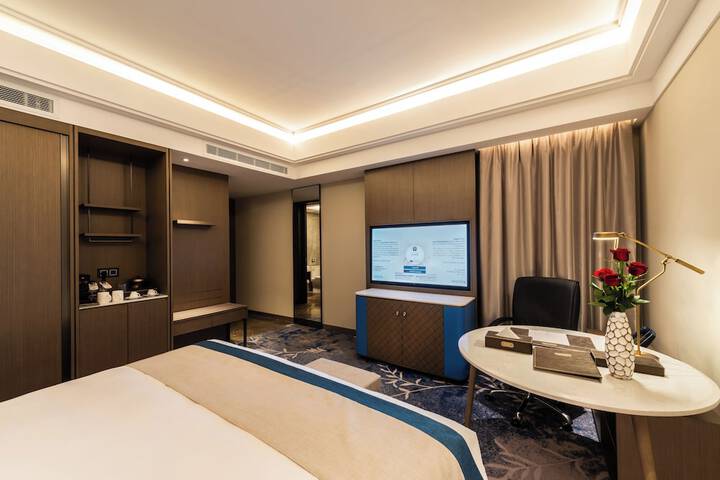Room 16 of 80