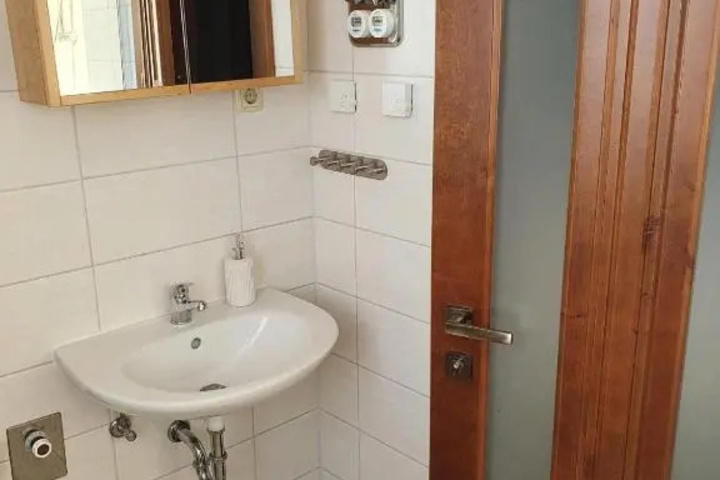 Room 9 of 10
