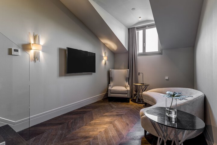 Room 15 of 44