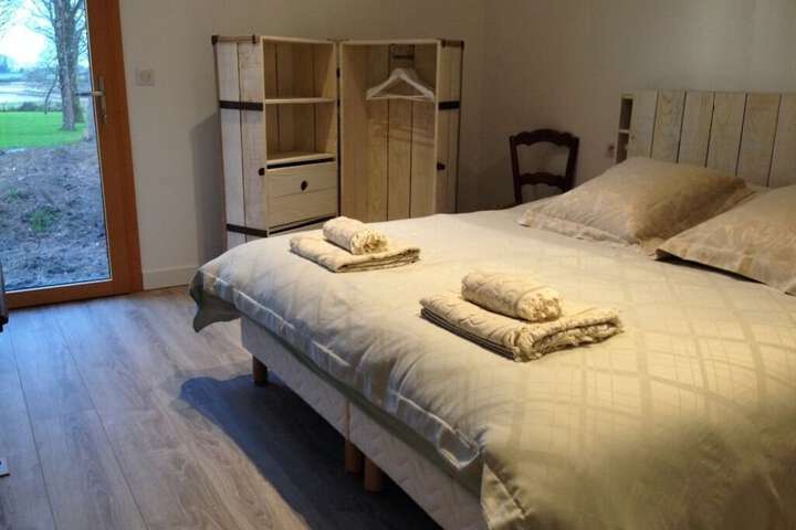 Room 4 of 89
