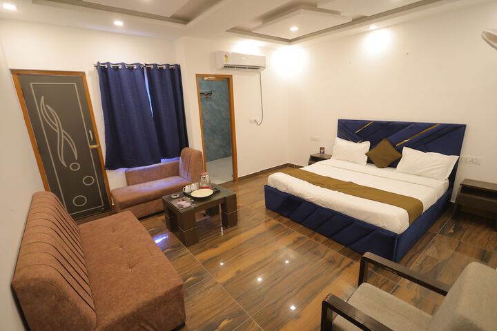 Room 4 of 28