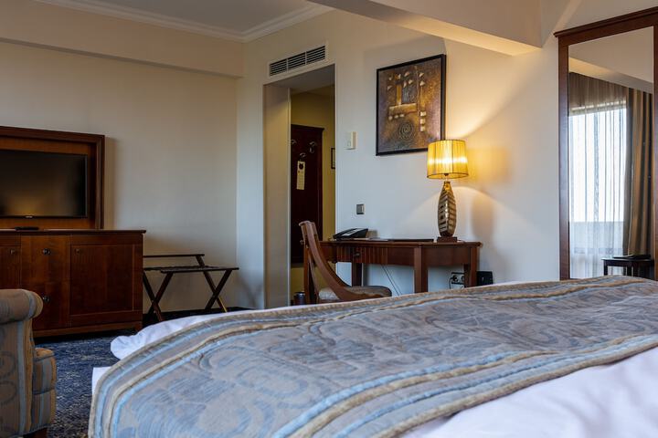 Room 9 of 75