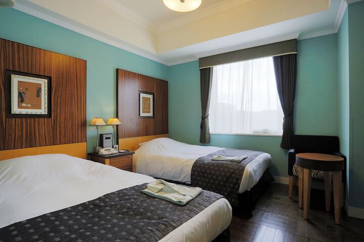 Room 12 of 40