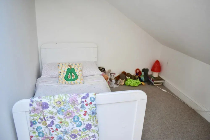 Room 4 of 15