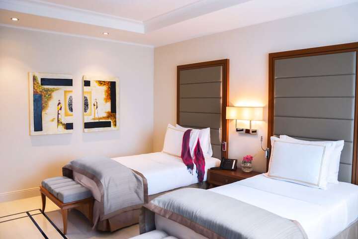 Room 8 of 125