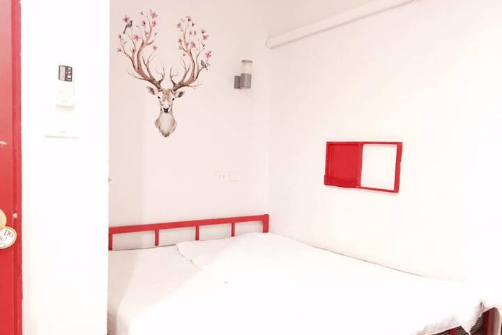 Room 7 of 48