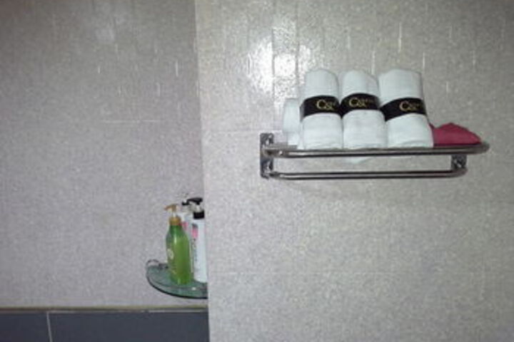Room 10 of 68