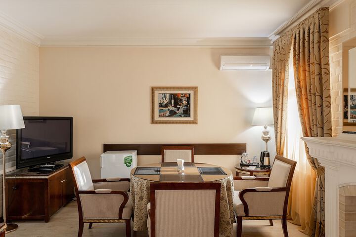 Room 6 of 34
