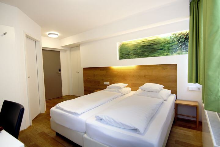 Room 48 of 93